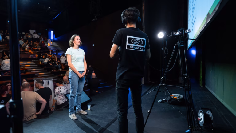 Combien coûte une vidéo d&rsquo;entreprise en 2026 ?